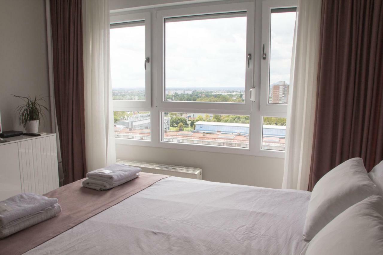 Penthouse “Sky 16” Studio Apartment ซาเกร็บ ภายนอก รูปภาพ